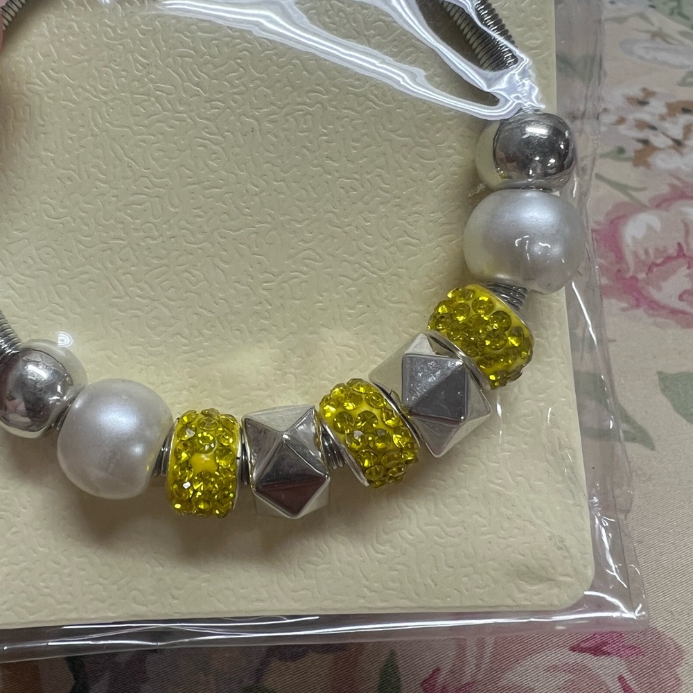 Clip On Earring bundle - Picture 11 of 16
